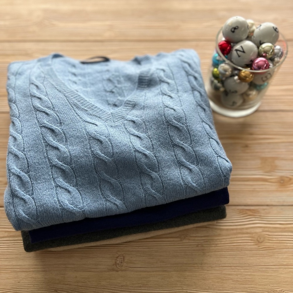 Le Tricot Perugia 100% cashmere cable knit v-neck sweater| NWT | size small - Picture 3 of 8